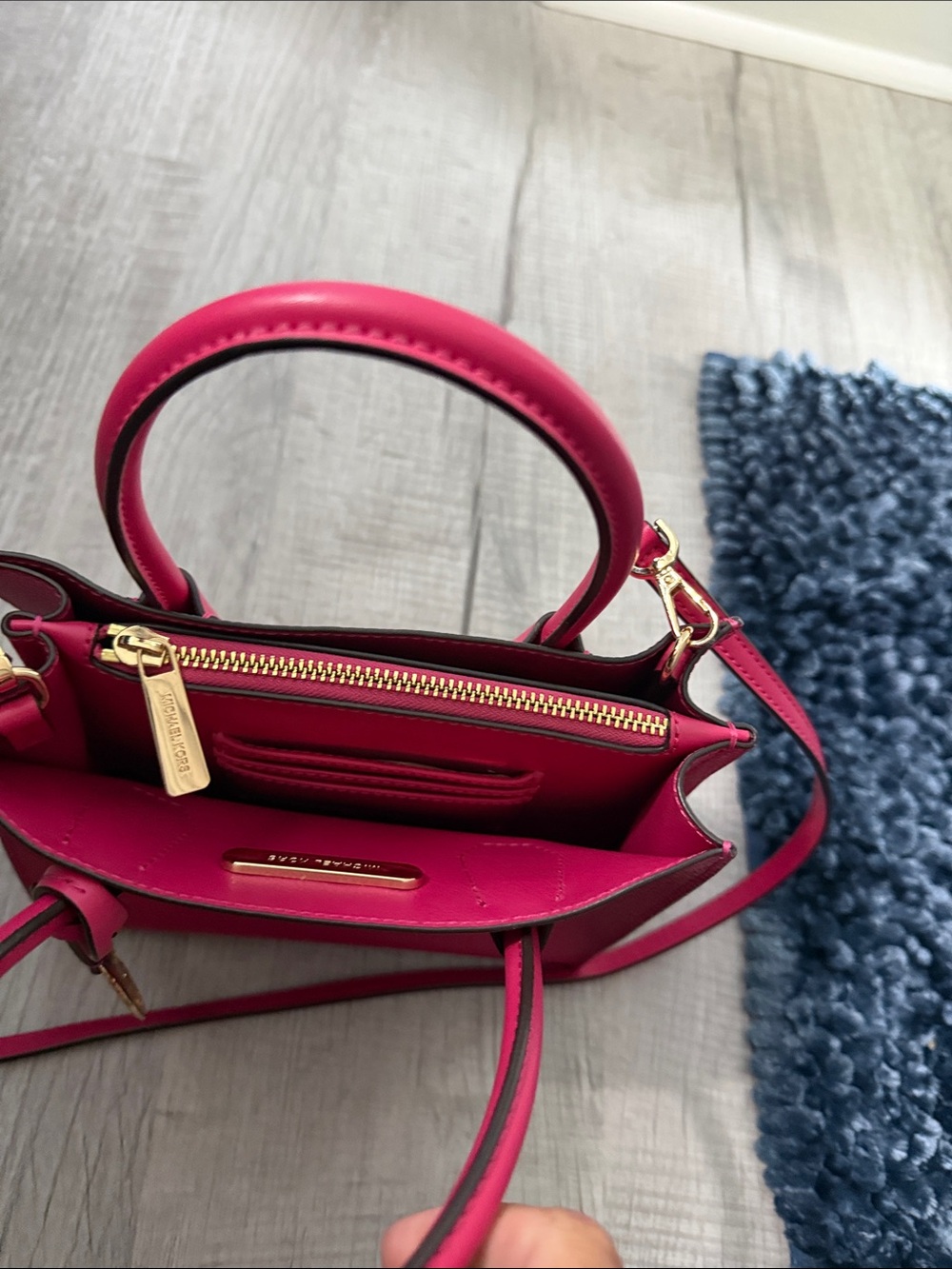 Michael Kors Fuchsia Pebbled Satchel with Gold MK Charm - Picture 6 of 11